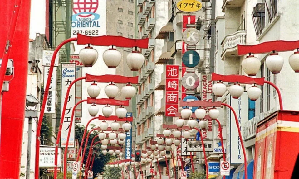 bairro_da_liberdade__em_sao_paulo_07_06_98_greg_salibian_folhapress-828274-1536x1017-1-958x575